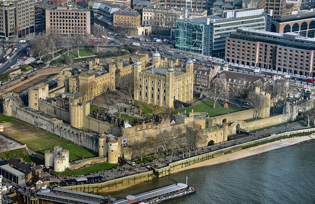 the tower of London was a Romanesque style fortification