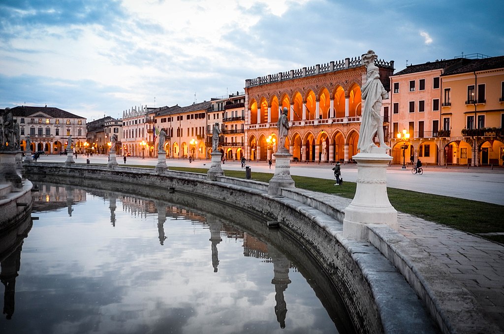 Padua was part of the Italian Mainland holdings of the Venetian Republic. Today it contains many Venetian Style Buildings. 