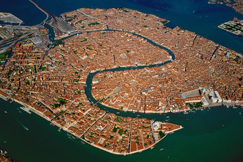 Venetian Cities and Venetian Architecture - Architecture of Cities