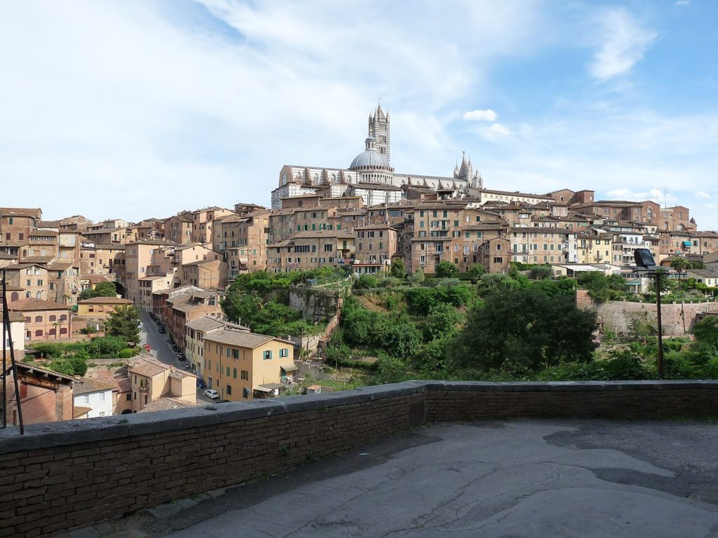 Siena was originally a Tuscan Hill Town that eventually expanded to take up a much larger footprint. 