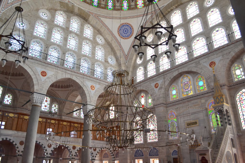 The Mihrimah Sultan Mosque is one of the brighter mosques in the entire city, and it has lots of glass and windows which bring in natural light. 