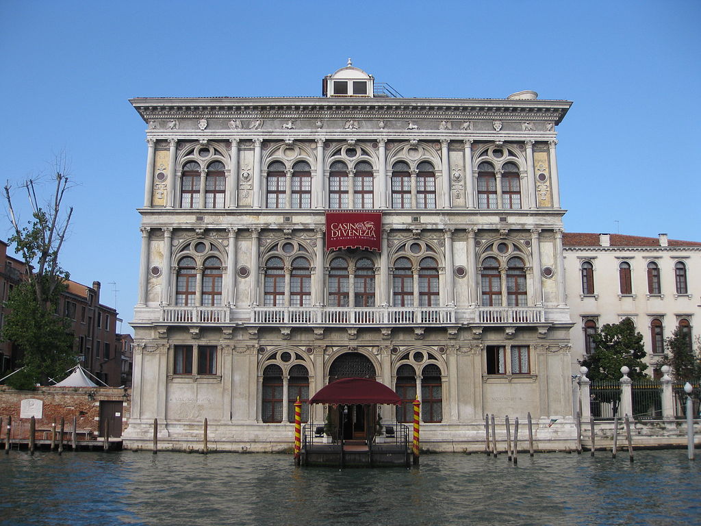 The Casino de Venezia is housed in a large palace that was built in 1481. The palace is a great example of Renaissance Architecture in Venice. 
