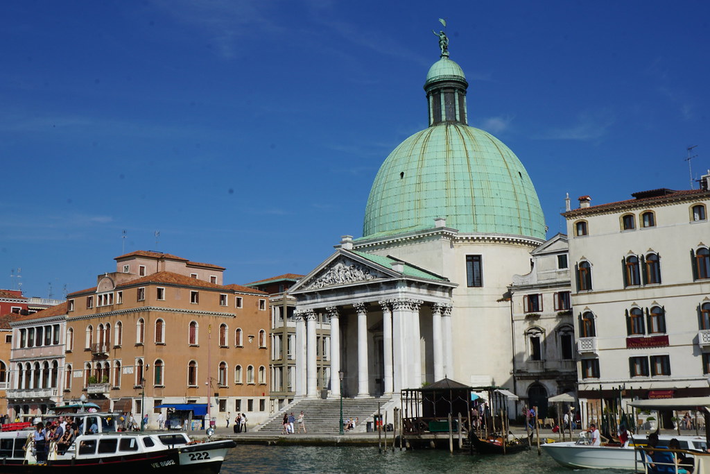 San Simeone Piccolo is one of the few works of Neoclassical Architecture in Venice. 
