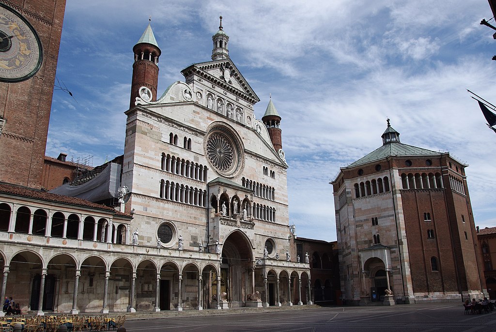 Cremona Cathedral has one of the most iconic Italian Baptistries. 