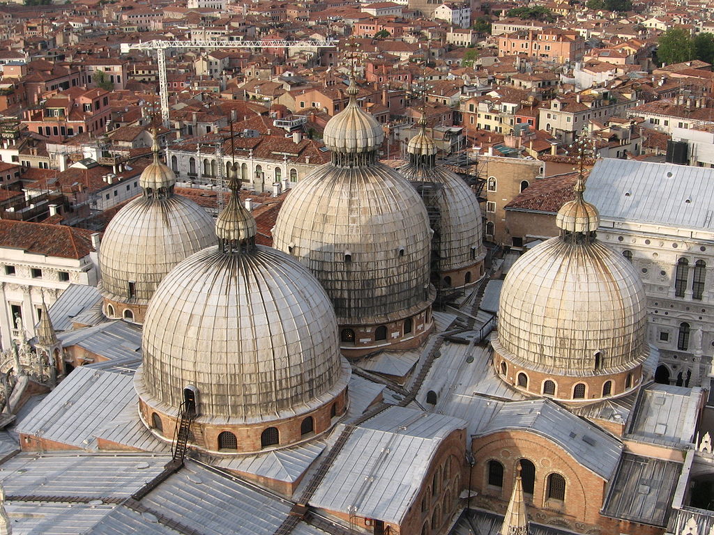 This image shows some of the Byzantine Influences that can be found throughout the Architecture of Venice. 
