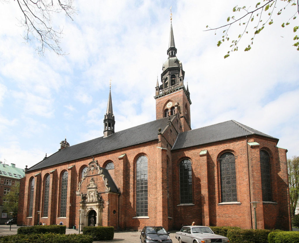Copenhagen does not contain a lot of Gothic Architecture, but the church of the holy spirit is a rare example. 