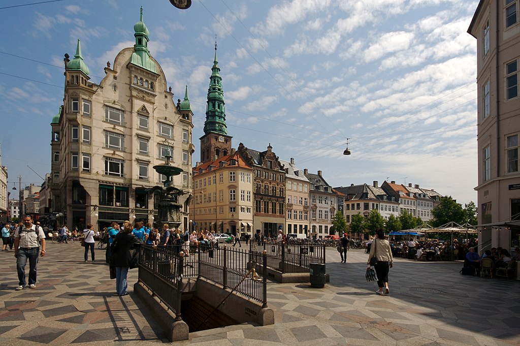 There are many different forms of architecture in Copenhagen's High Bridge Square. 