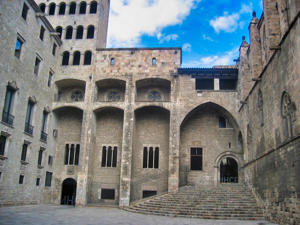 The Placa del Rei is located in Barcelona's Gothic Quarter and contains several early Medieval Buildings. 