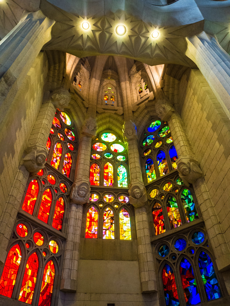 The Sagrada Familia is one of the world's most well known buildings. Its a testimony to Barcelona's historic architectural heritage. 