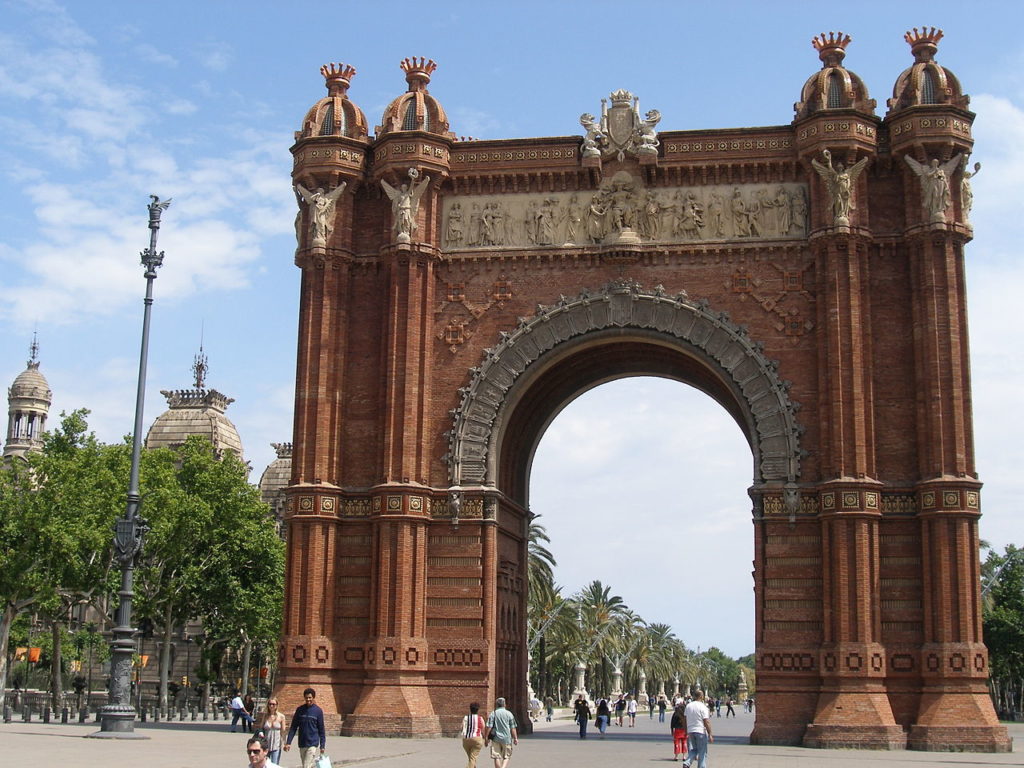 The Arc de Triomf is a great example of the impressive architectural highlights in Barcelona. It combinnes catalonian and moorish design elements. 