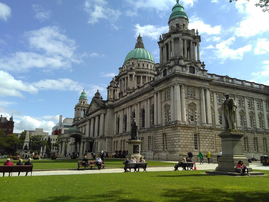 Belfast City Hall was designed in the Baroque Revival Style. 