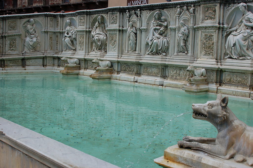 the Fonte Gaia is a great example of Early Renaissance Architecture in Siena