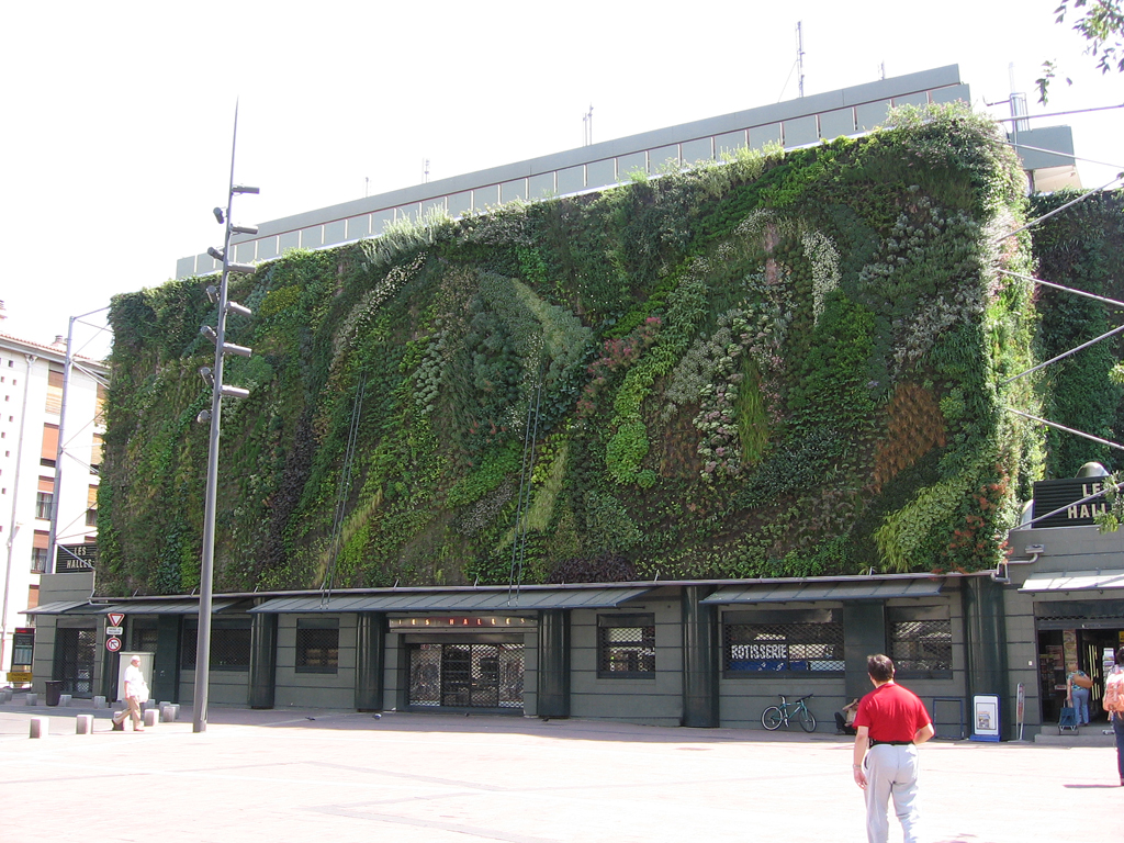 The Halles de Avignon is one of the greatest works of Modern Architecture in Avignon. 