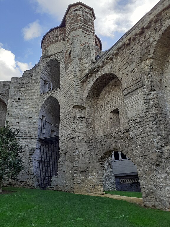 The defensive Walls are some of the most impressive Examples of medieval architecture in Brussels. 