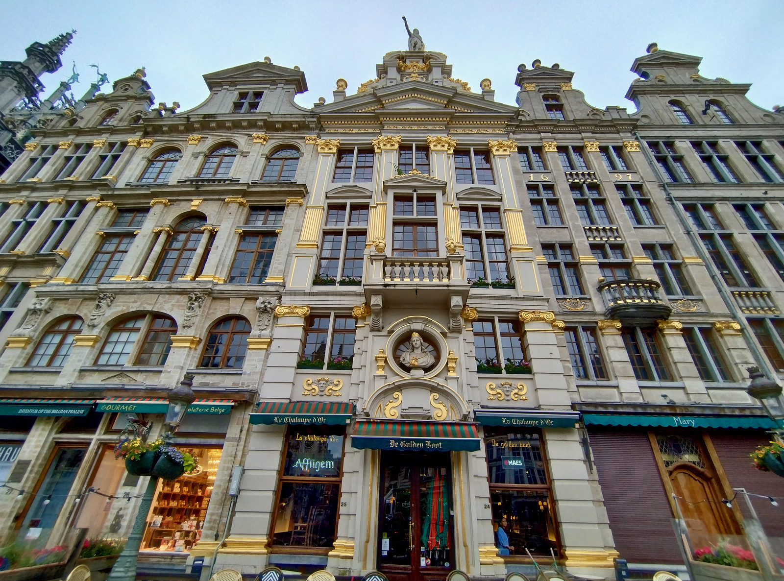 There are many Guild Halls in the Grand Place, most of which are designed in the Baroque Style. 