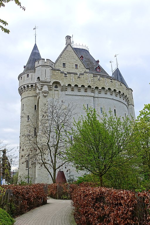 the Halle Gate is a great example of Romanesque and Gothic Architecture in Brussels. 