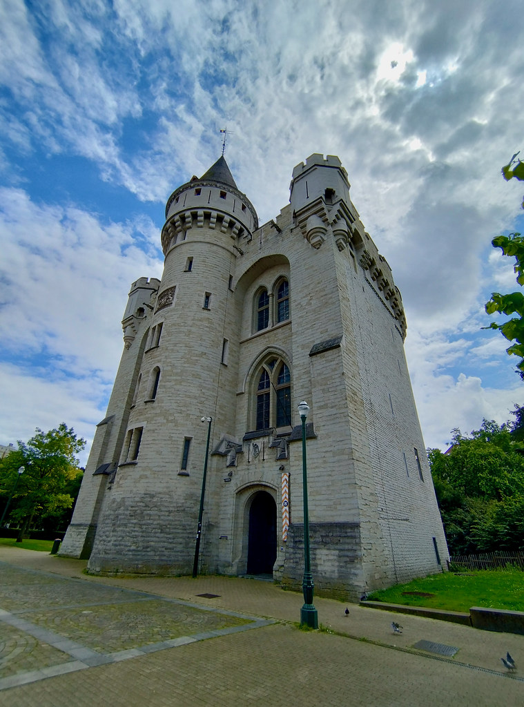 The Halle Gate is a prominent reminder of the walls that once surrounded Brussels