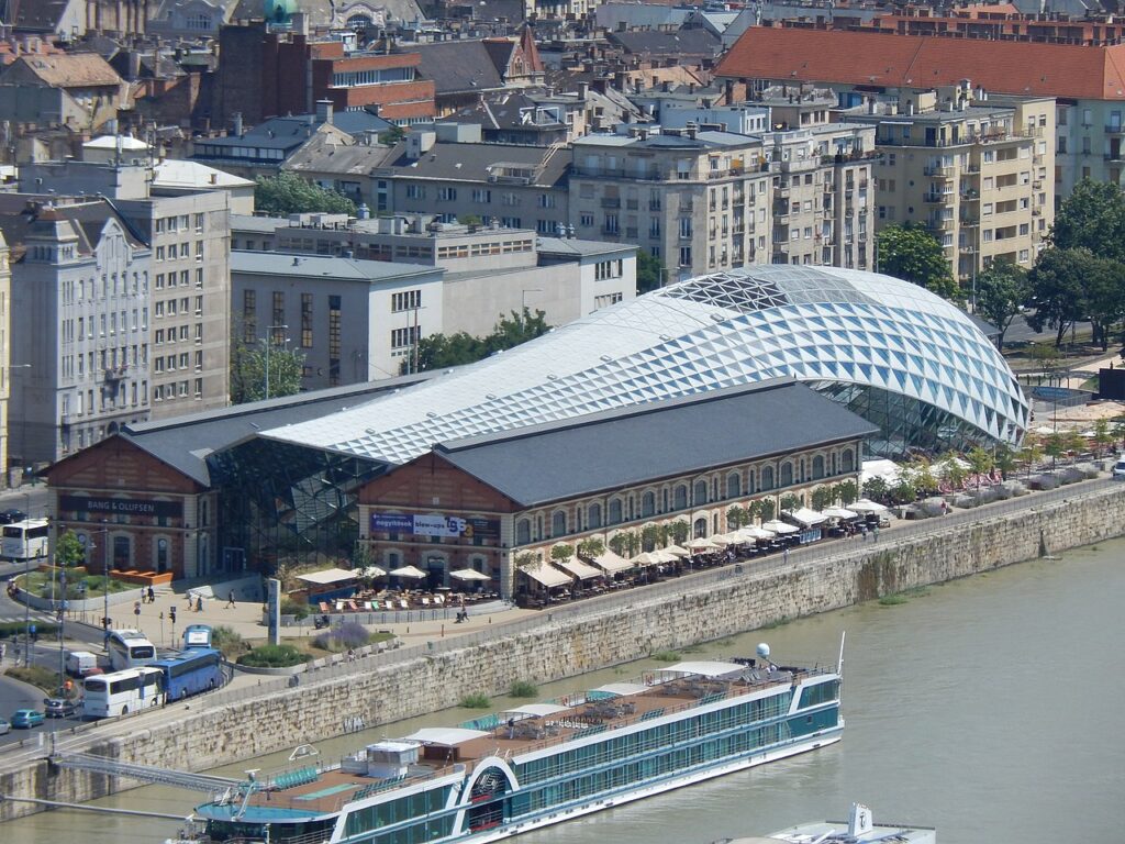 The Balna is one of many impressive examples of Modern Architecture in Budapest. 