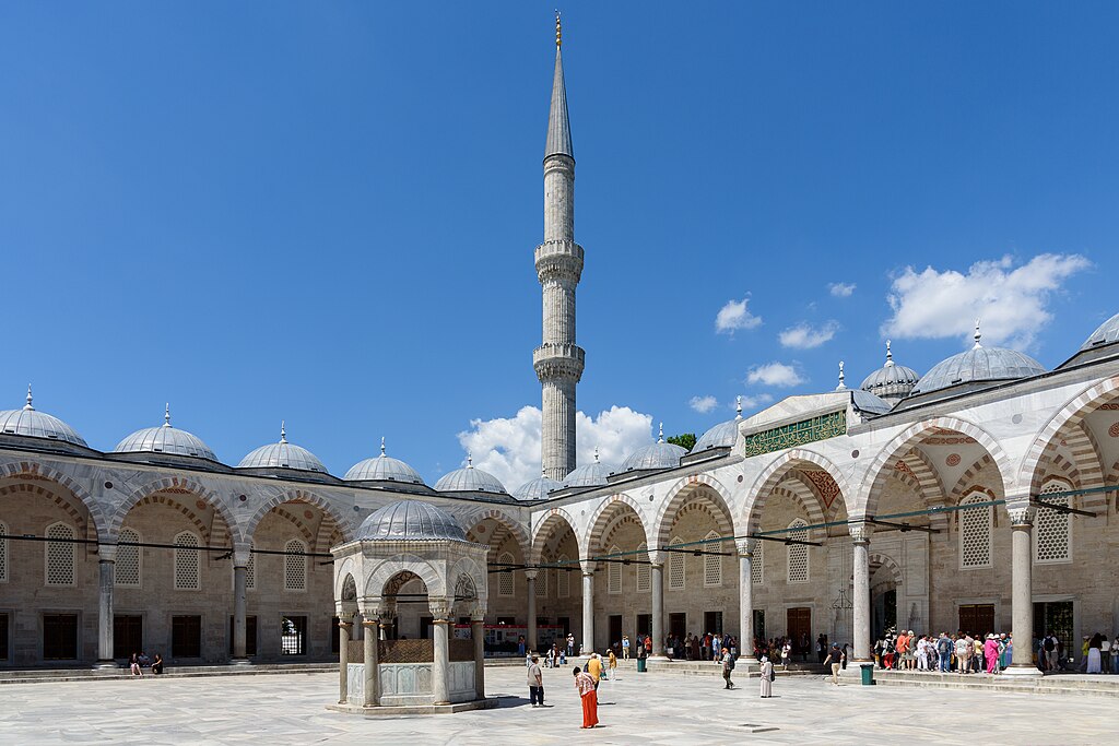 Many works of Ottoman Architecture contain a blend of round and pointed arches.